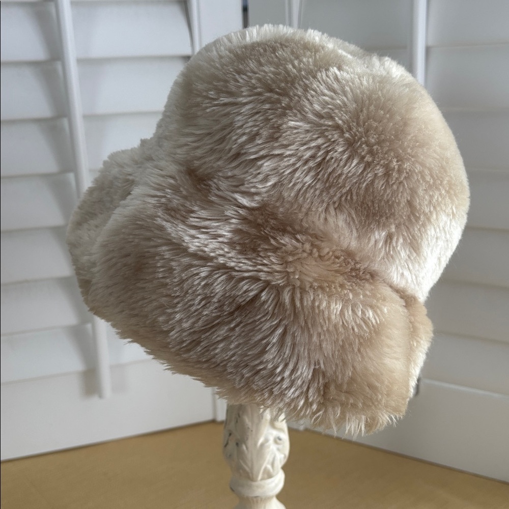 Vintage England Beige Faux Fur Cloche Bucket Hat - Picture 3 of 5